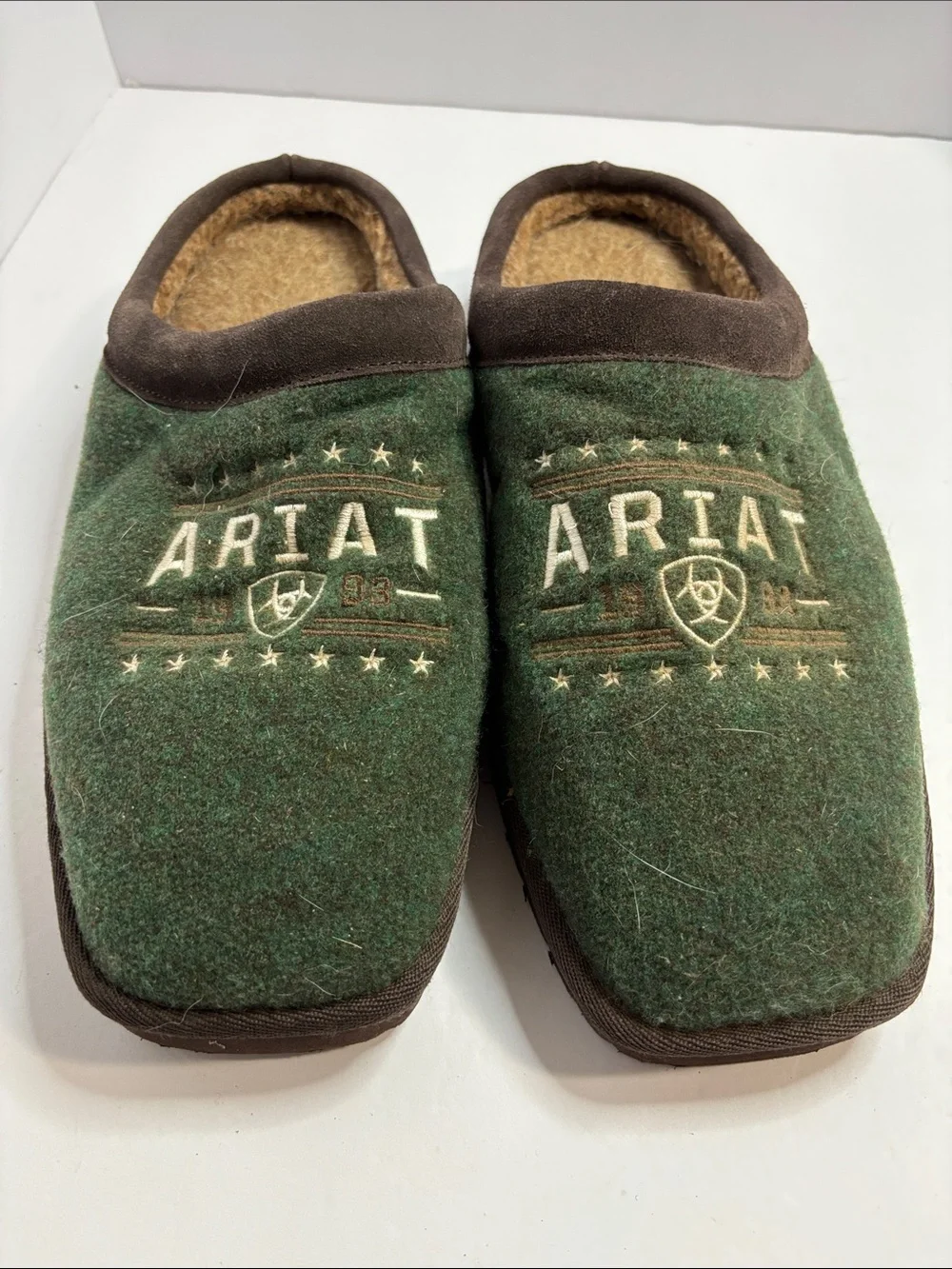 New Ariat 93 Liberty Men's Sherpa Lined Green Fleece Slippers Men's Size 8 NWOT